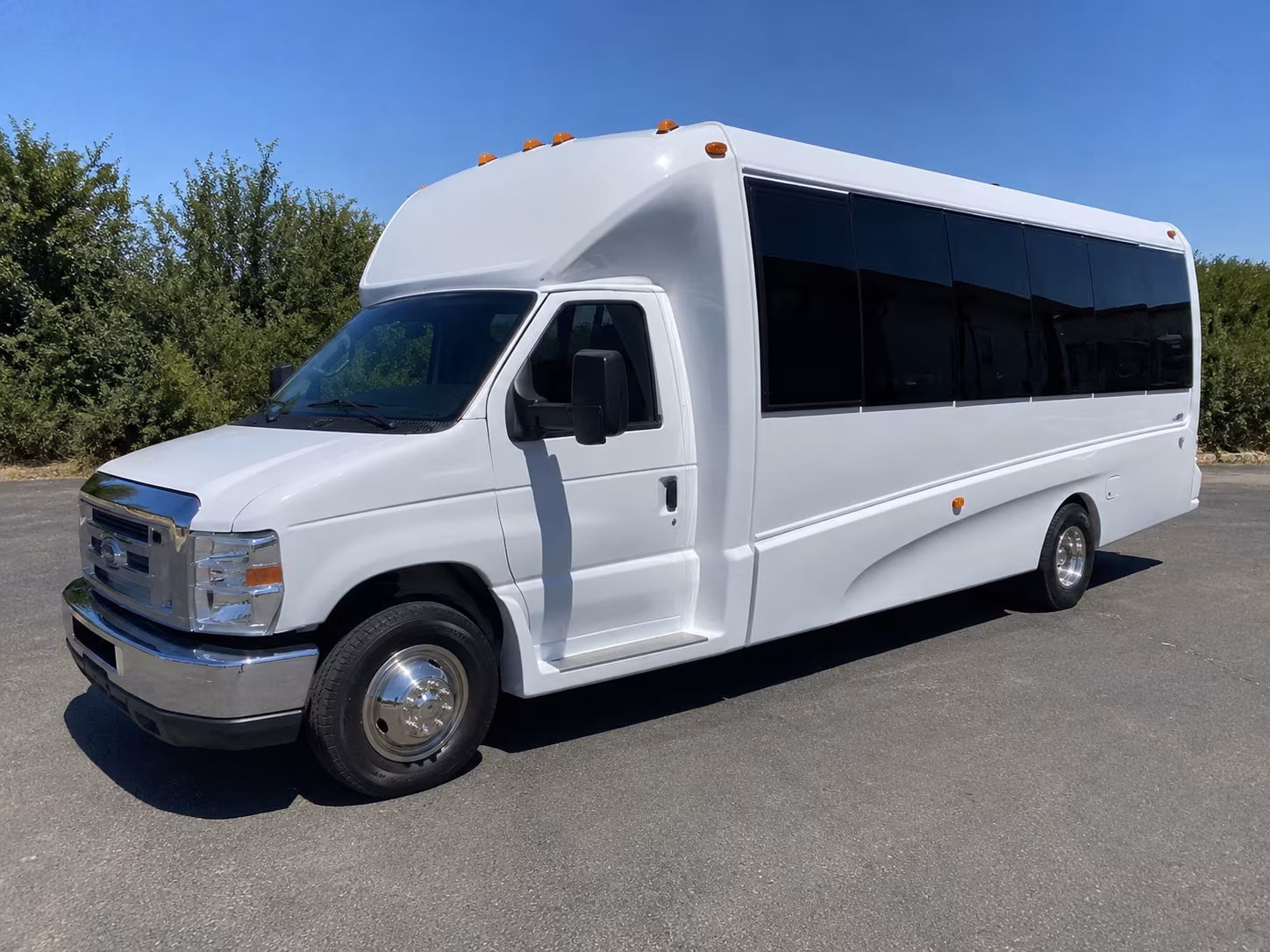 Durham Winery Tour & Pub Crawl Transportation party bus exterior